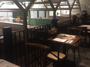 restaurant-railing